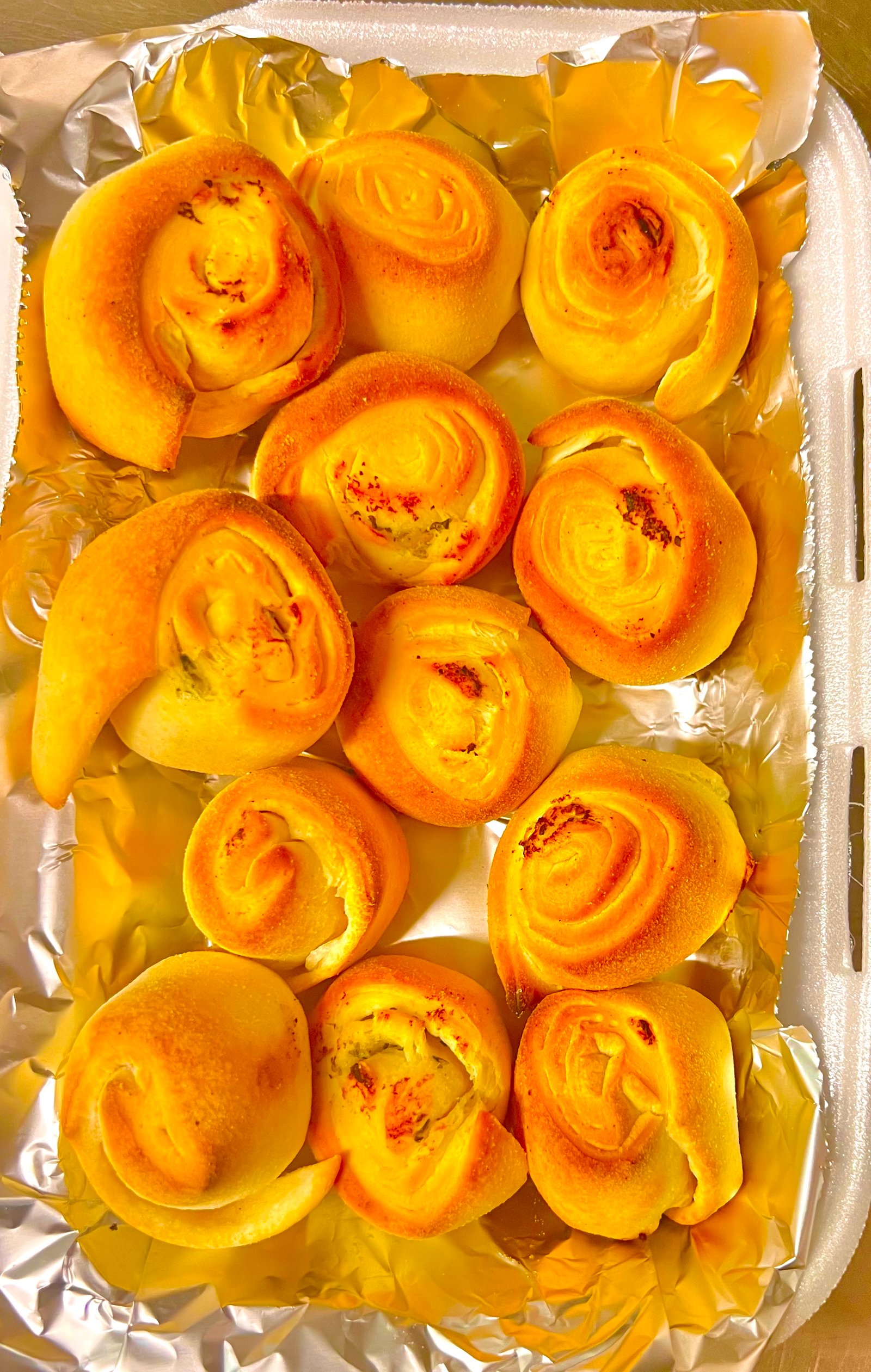 35 Pizzabrötchen mit Kräuterbutter